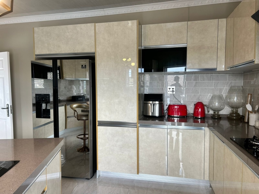 5 Bedroom Property for Sale in Nahoon Valley Park Eastern Cape